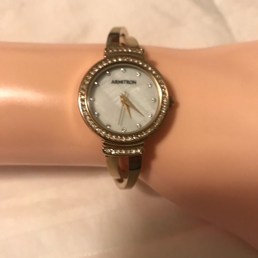 ✔️Armitron Ladies Watch 🌹